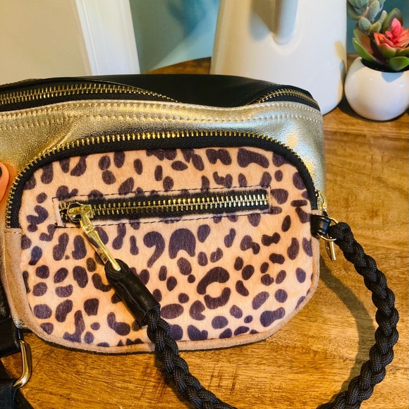 Steve Madden Handbags - EUC STEVE MADDEN BELTBAG